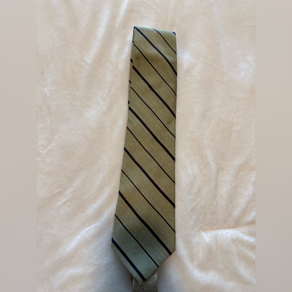 Tommy Hilfiger Vintage Silk Tie. Olive/Moss Green Striped.